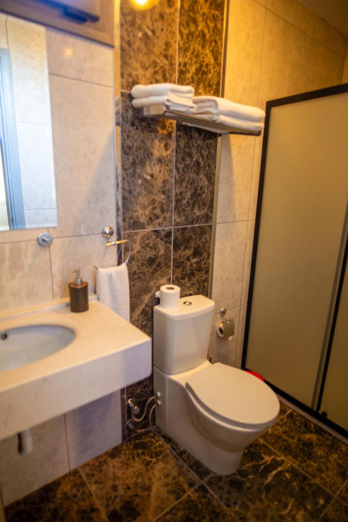 Cunda Mor Limon Otel Аявали Екстериор снимка