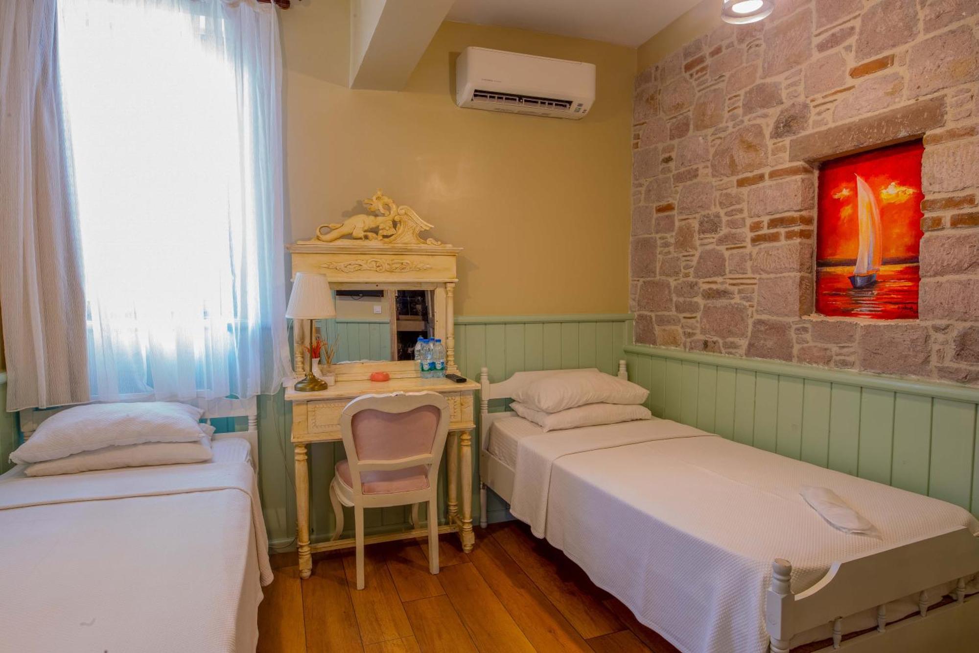 Cunda Mor Limon Otel Аявали Екстериор снимка