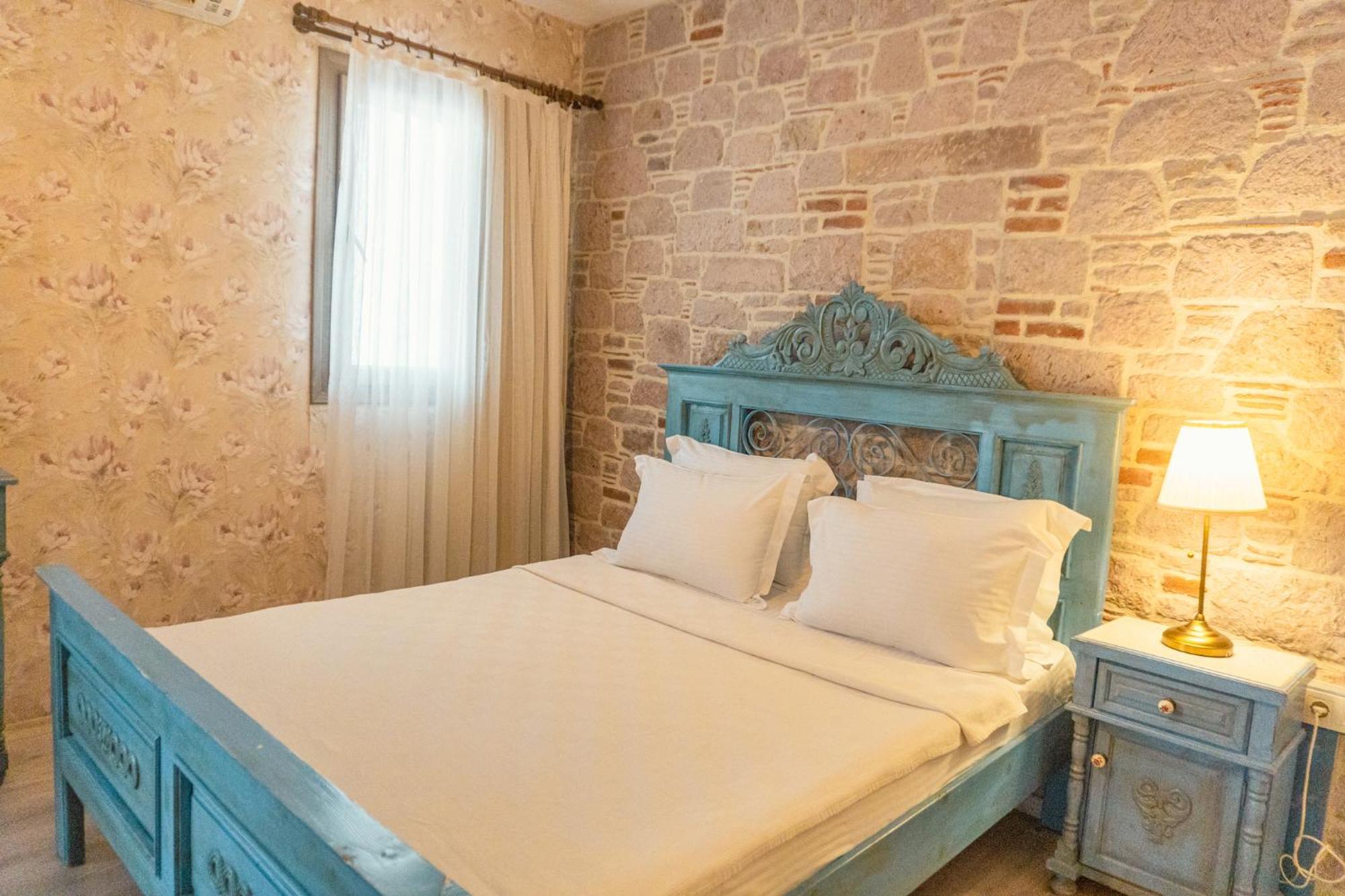 Cunda Mor Limon Otel Аявали Екстериор снимка