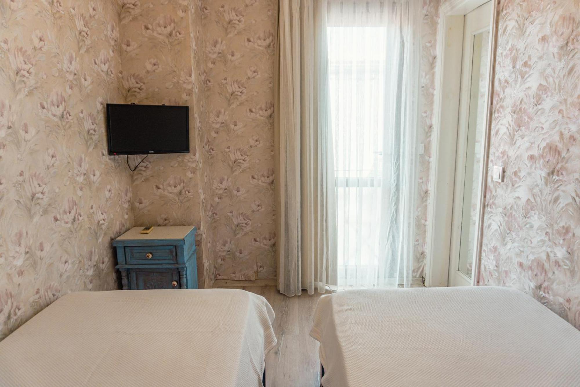 Cunda Mor Limon Otel Аявали Екстериор снимка