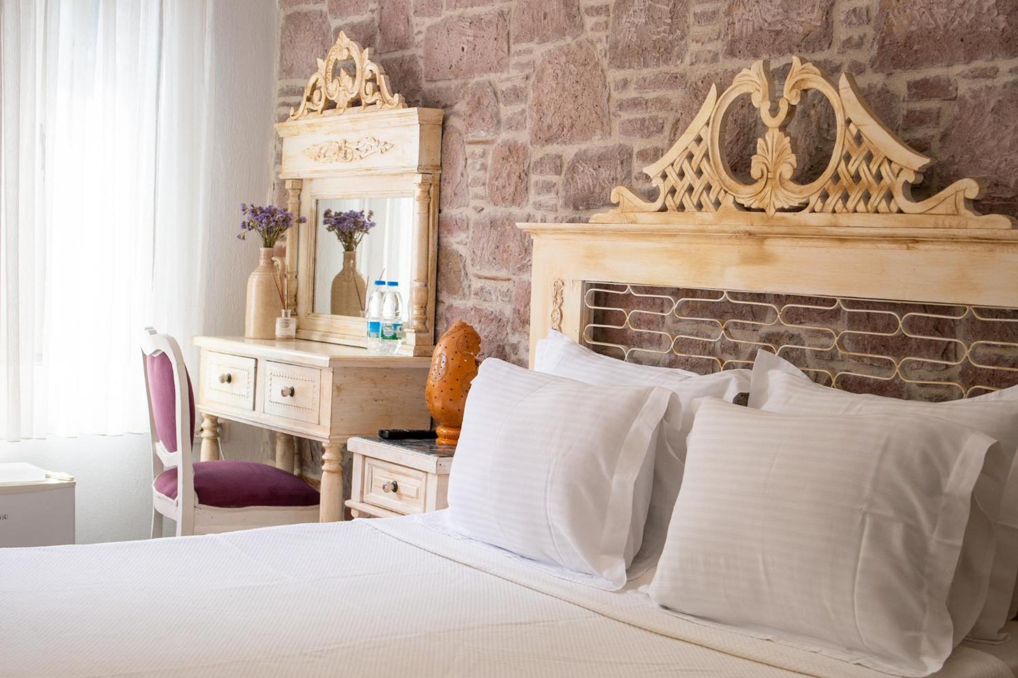 Cunda Mor Limon Otel Аявали Екстериор снимка