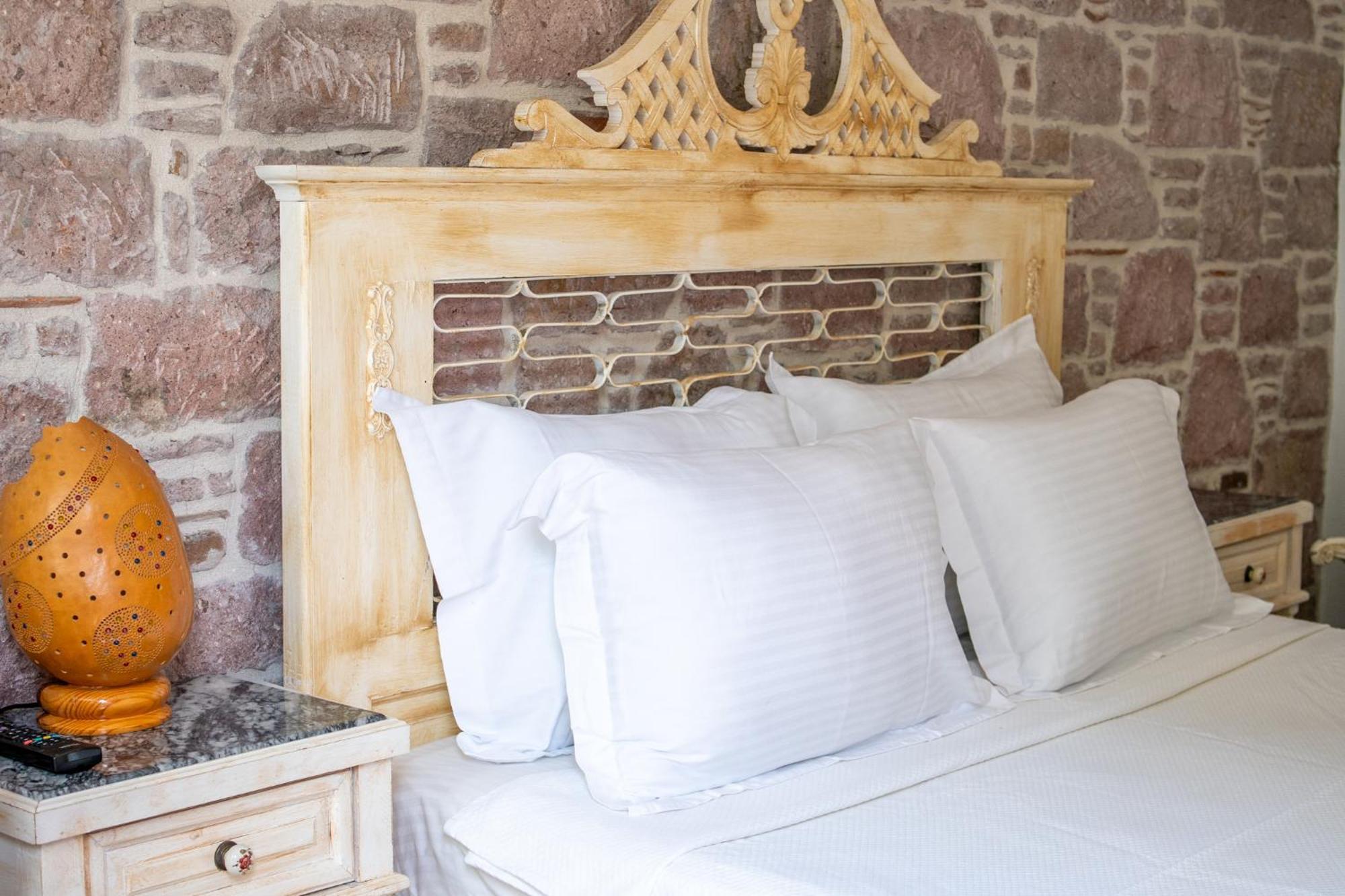 Cunda Mor Limon Otel Аявали Екстериор снимка