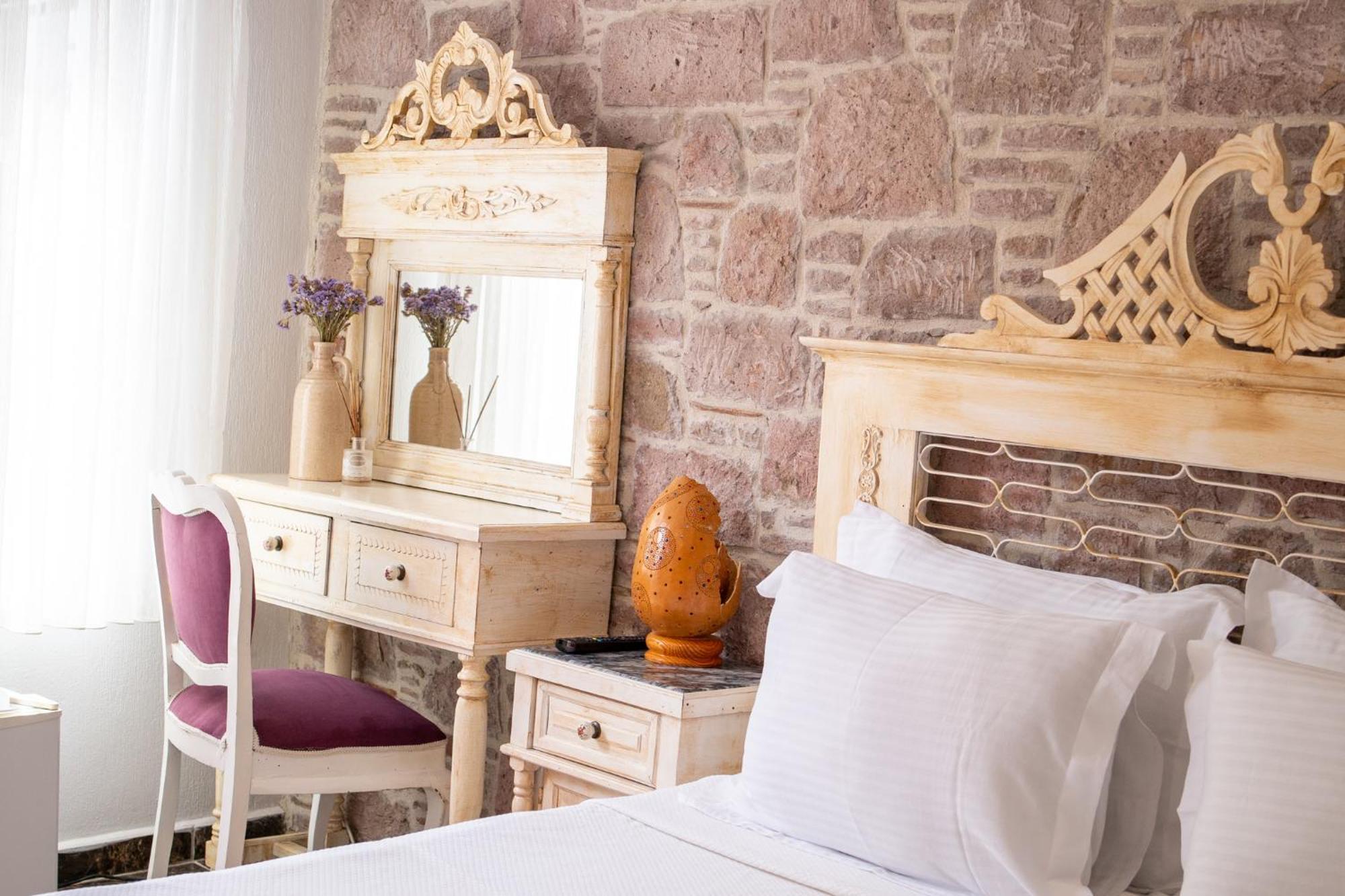 Cunda Mor Limon Otel Аявали Екстериор снимка