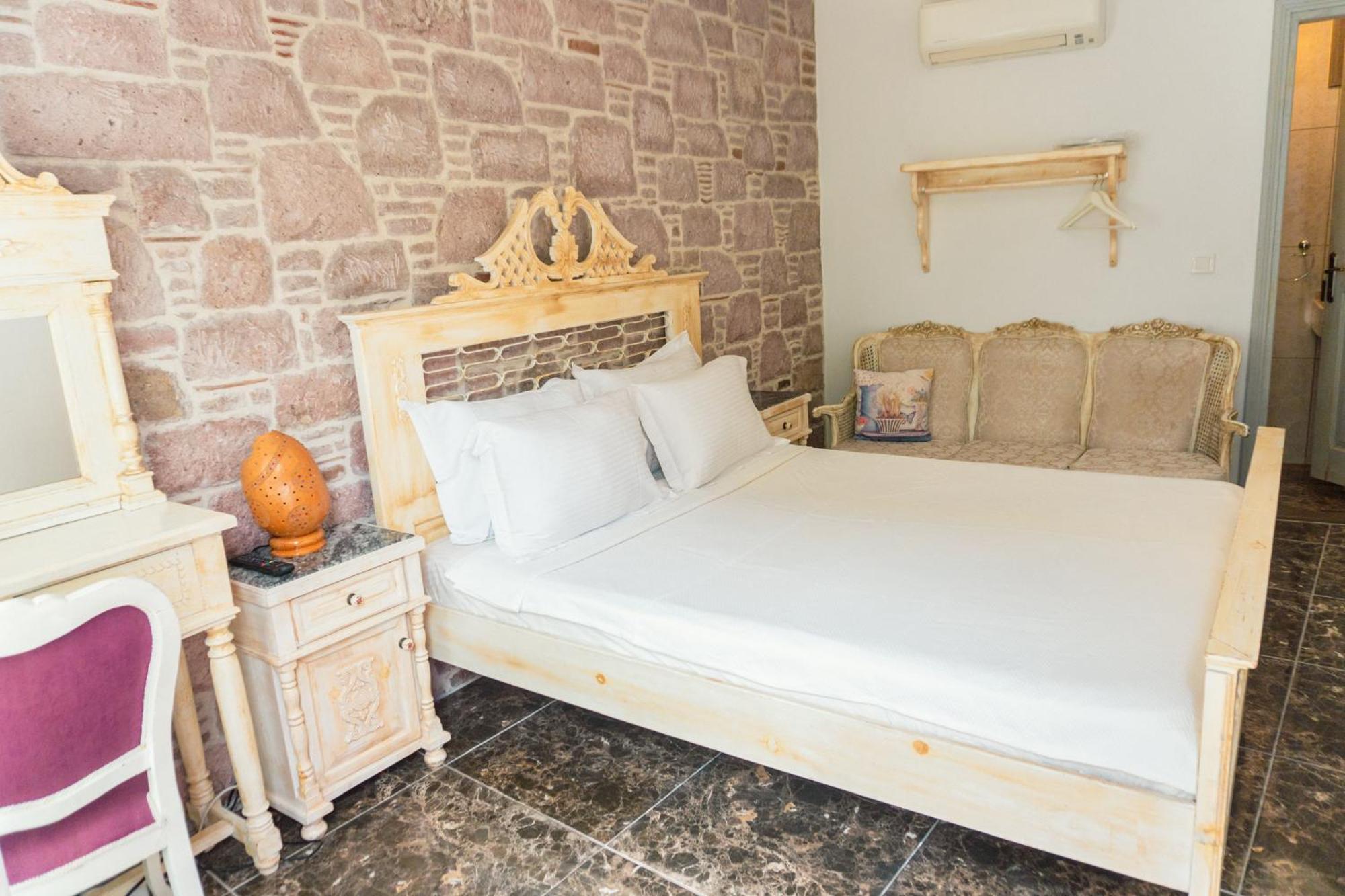 Cunda Mor Limon Otel Аявали Екстериор снимка